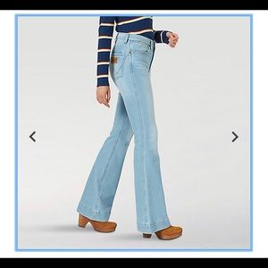 wrangler yoke flare jean